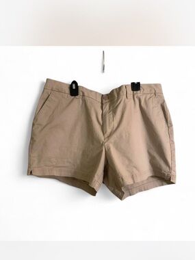 Magellan Outdoors Women's Khaki Flat-Front Shorts size 16